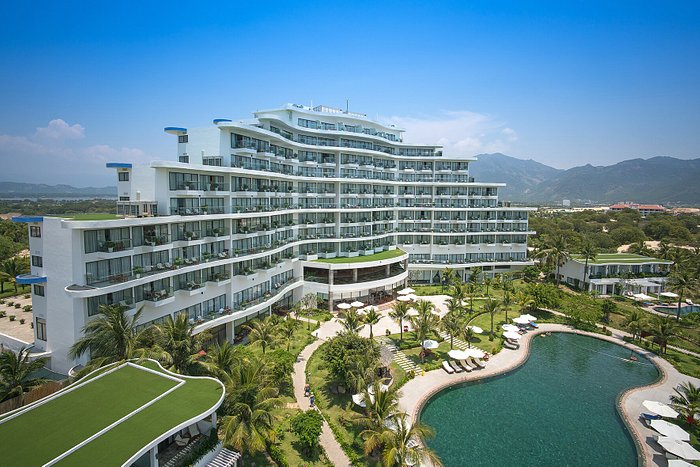 Cam Ranh Riviera Beach Resort & Spa